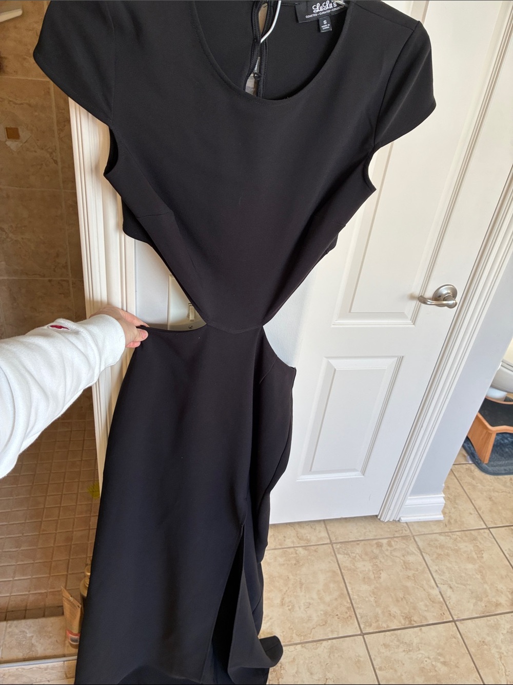 Lulu's Black Cutout Cap-Sleeve Maxi Dress